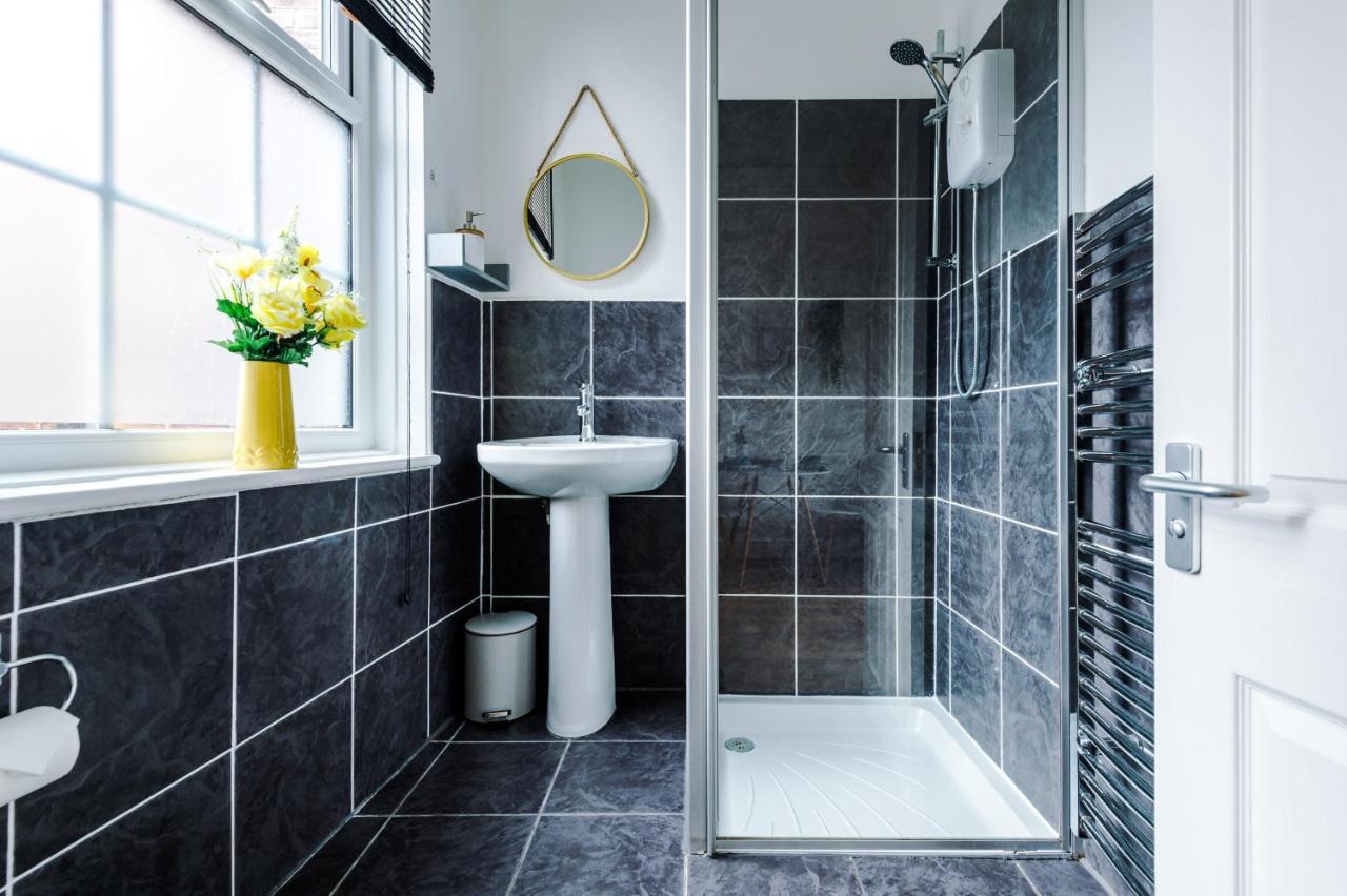 Bright 1-Bed Apartment In Chester By 53 Degrees Property, Ideal For Professionals & Couples, Great Location - Sleeps 4 Екстер'єр фото